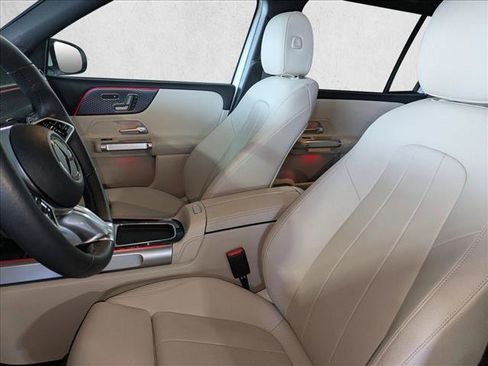 Certified 2025 Mercedes-Benz GLB 250 4MATIC image 18