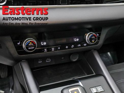 Used 2023 Mitsubishi Outlander SE image 19