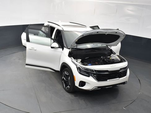 Used 2024 Kia Seltos SX w/ SX Sunroof Package image 17