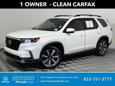 Used 2025 Honda Pilot Touring image 1
