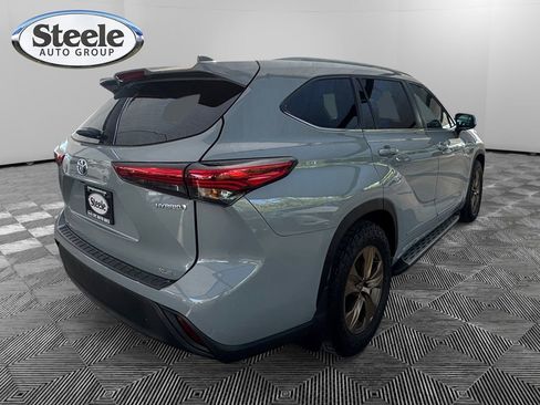 Used 2023 Toyota Highlander Bronze Edition image 5