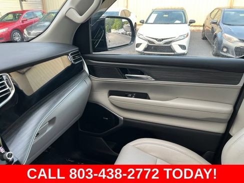 Used 2023 Jeep Wagoneer Series III w/ Premium Group I AWD/4WD image 31
