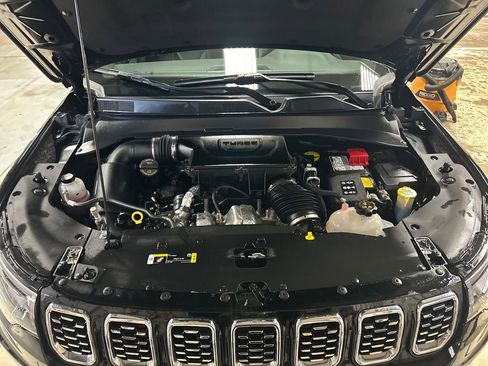 Certified 2025 Jeep Compass Limited AWD/4WD image 10