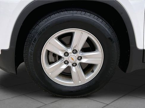 Used 2020 Chevrolet Trax LT w/ LT Convenience Package FWD image 11