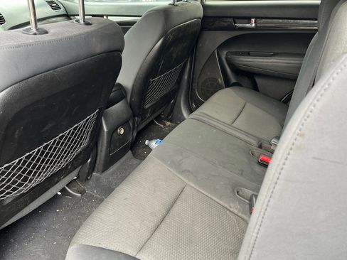 Used 2013 Kia Sorento LX image 9