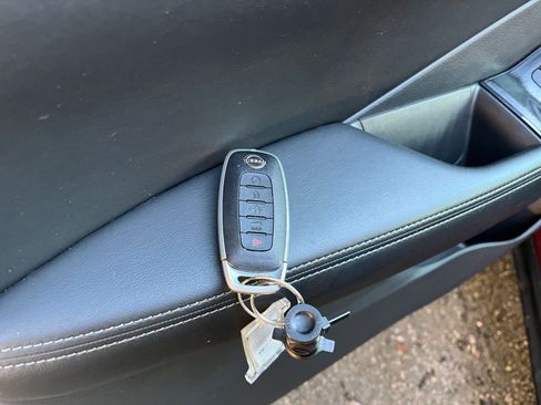 Used 2025 Nissan Rogue SV image 21