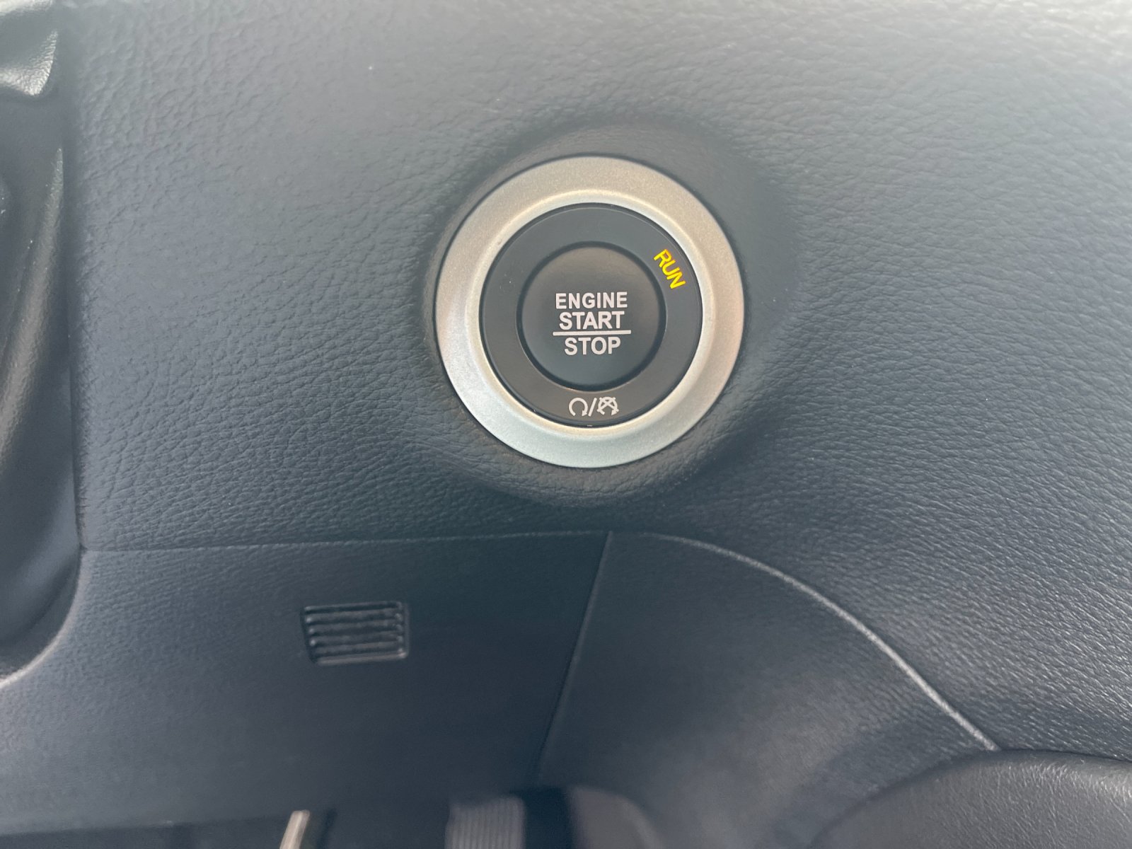 Used 2025 Chrysler Pacifica Limited FWD image 26