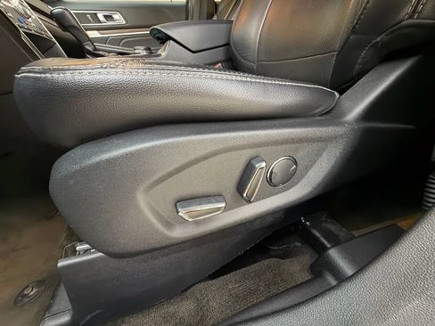 Used 2017 Ford Explorer Limited AWD/4WD image 36