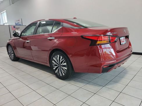 Used 2024 Nissan Altima 2.5 SV FWD image 9