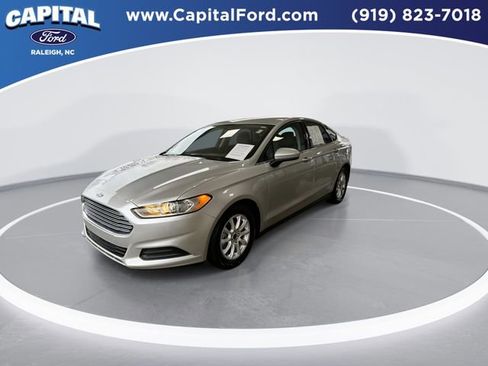Used 2016 Ford Fusion S image 4