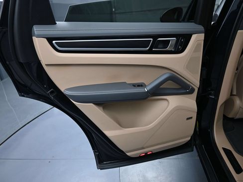 Used 2023 Porsche Cayenne GTS AWD/4WD image 23