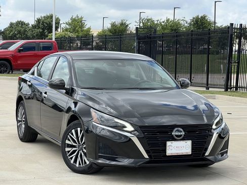Used 2023 Nissan Altima 2.5 SV AWD/4WD image 2