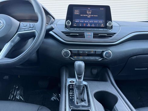 Used 2025 Nissan Altima 2.5 SV FWD image 17