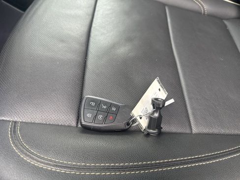 Used 2024 GMC Yukon XL SLT w/ SLT Luxury Package image 23