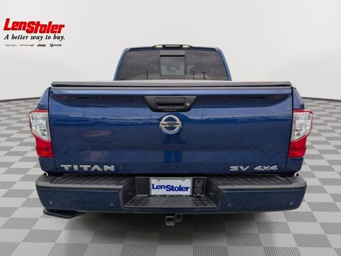 Used 2020 Nissan Titan SV w/ SV Convenience Package AWD/4WD image 4