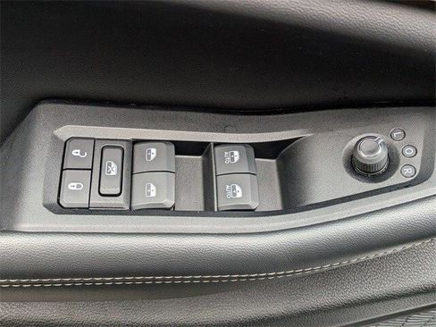 Used 2024 Jeep Grand Cherokee Limited image 12