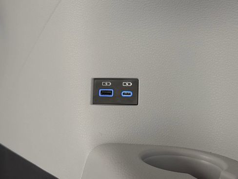 Used 2024 Toyota Sienna XSE image 31