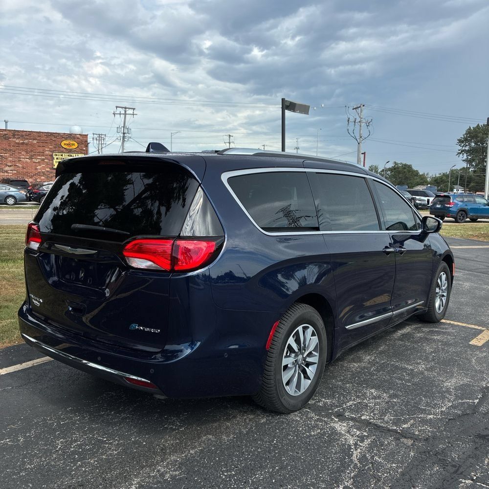 Used 2020 Chrysler Pacifica Limited w/ Advanced Safetytec Group FWD image 3