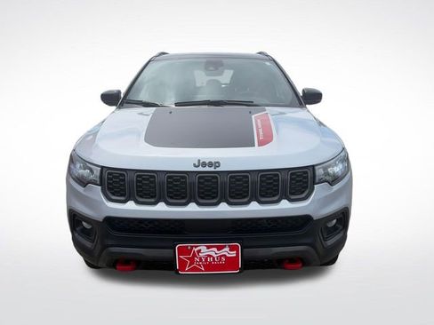 Used 2024 Jeep Compass Trailhawk AWD/4WD image 2