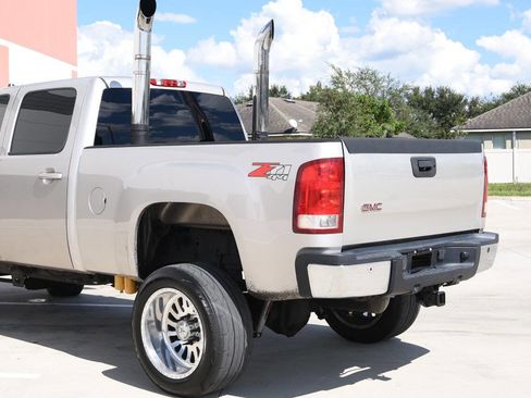 Used 2009 GMC Sierra 2500 SLT w/ SLT Convenience Package image 20