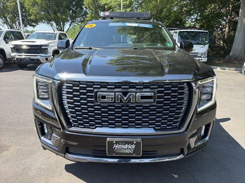 Used 2024 GMC Yukon XL Denali Ultimate AWD/4WD image 3