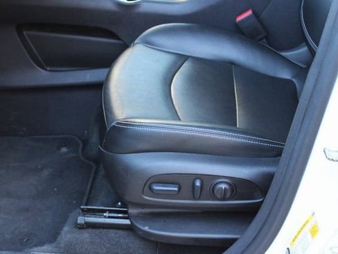 Used 2024 GMC Terrain SLT image 14