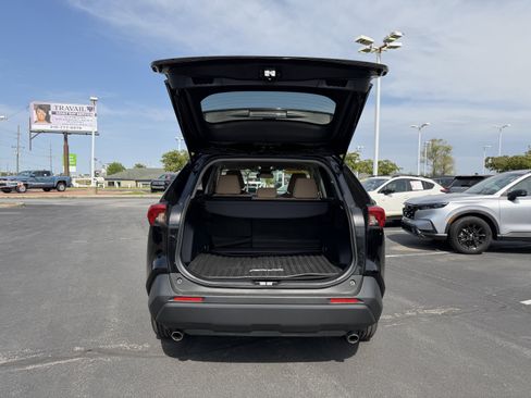 Used 2025 Toyota RAV4 LE AWD/4WD image 7