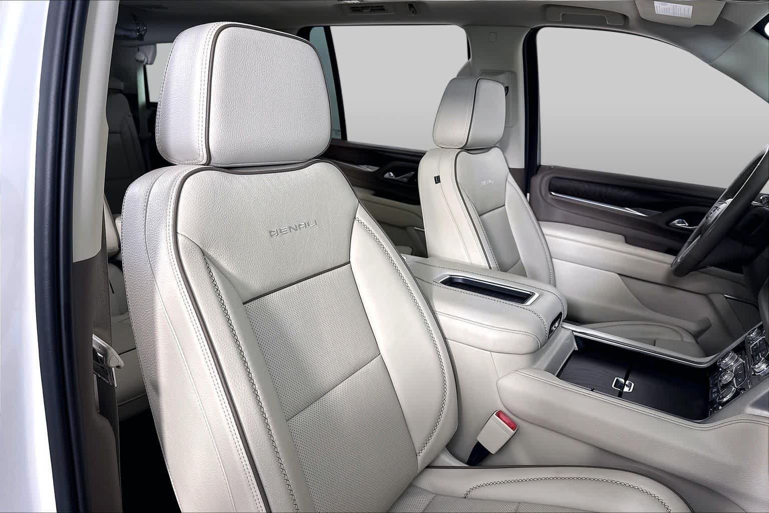 Used 2021 GMC Yukon Denali w/ Denali Premium Package RWD image 9