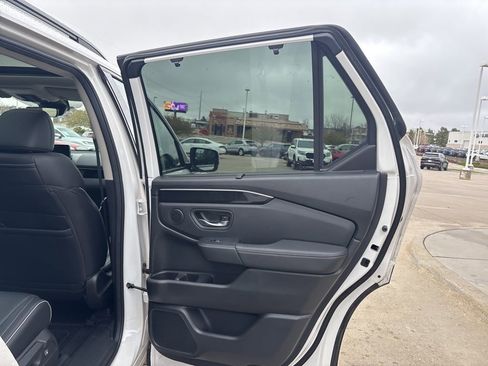 Used 2025 Honda Pilot Elite image 34