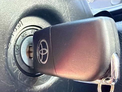 Used 2024 Toyota Corolla LE image 28