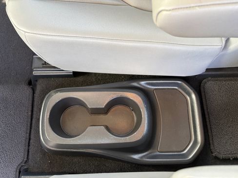 Used 2020 Toyota Highlander XLE FWD image 38