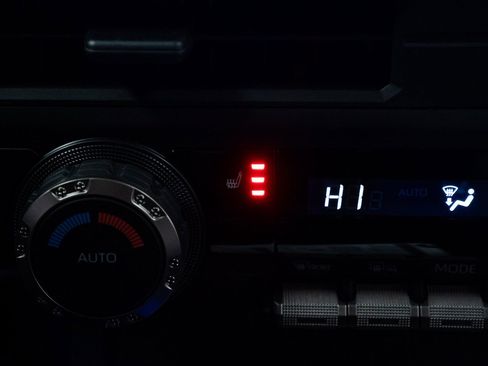 Used 2025 Toyota Tacoma TRD Off-Road image 13