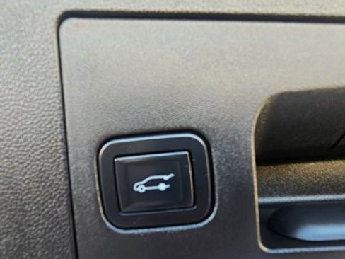 Used 2019 Cadillac XT4 Sport image 17