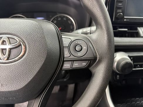 Used 2020 Toyota RAV4 LE FWD image 21
