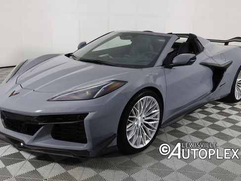 Used 2025 Chevrolet Corvette Z06 RWD image 11