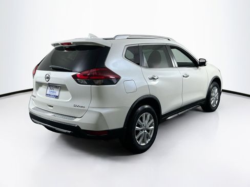 Used 2018 Nissan Rogue SV image 5