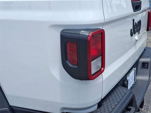 New 2025 Jeep Gladiator Sport image 8