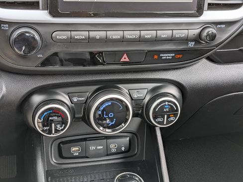 Used 2024 Hyundai Venue Limited FWD image 25