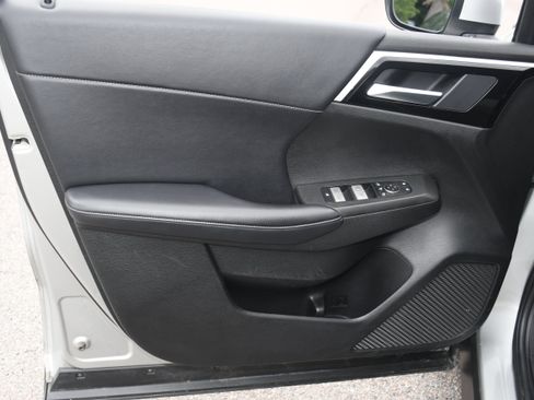 Used 2024 Mitsubishi Outlander SE Black Edition AWD/4WD image 9