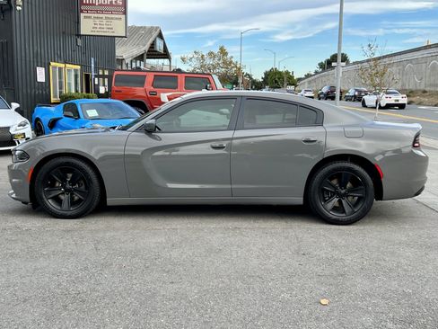 Used 2018 Dodge Charger SXT Plus RWD image 9