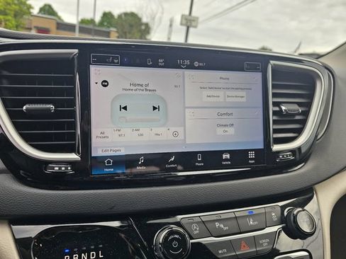 Used 2023 Chrysler Pacifica Touring-L FWD image 27