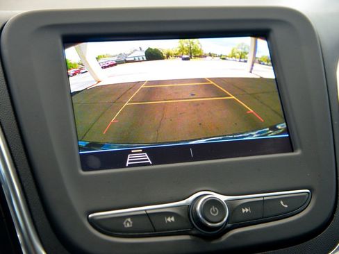 Used 2020 Chevrolet Equinox LS FWD image 20