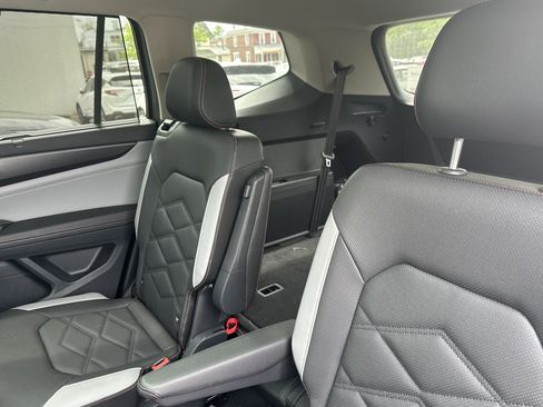 Used 2025 Volkswagen Atlas Peak Edition SE AWD/4WD image 10