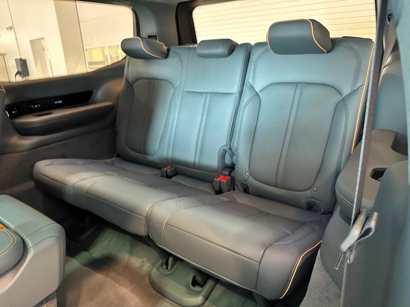 Used 2023 Jeep Grand Wagoneer Series II w/ Premium Group II AWD/4WD image 15