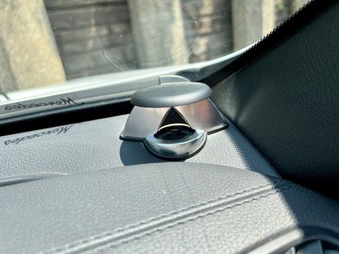 Used 2017 Mercedes-Benz SL 550 image 27