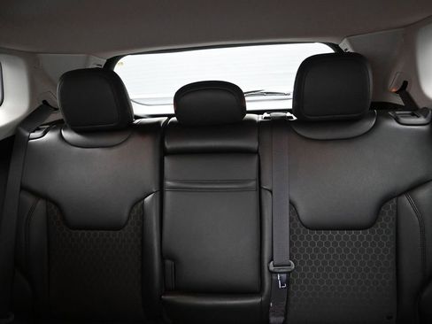 Used 2019 Jeep Compass Latitude FWD image 17