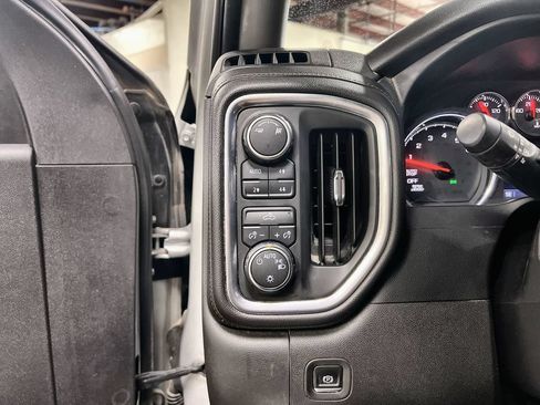 Used 2019 Chevrolet Silverado 1500 LT w/ Texas Edition AWD/4WD image 15