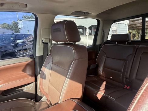 Used 2017 Chevrolet Silverado 1500 High Country AWD/4WD image 19