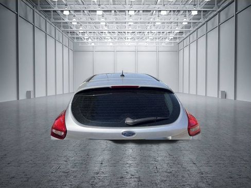 Used 2018 Ford Focus Titanium FWD image 4