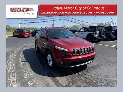 Used 2017 Jeep Cherokee Latitude w/ Cold Weather Group AWD/4WD image 1